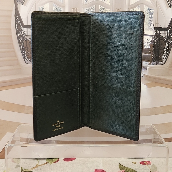 Louis Vuitton Long Wallet Taiga ALMOST PERFECT. - Picture 4 of 16